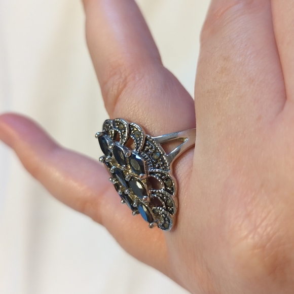 Arty Silver Tone Ring with Black Faux Diamonds - Sz 8 - Picture 4 of 13